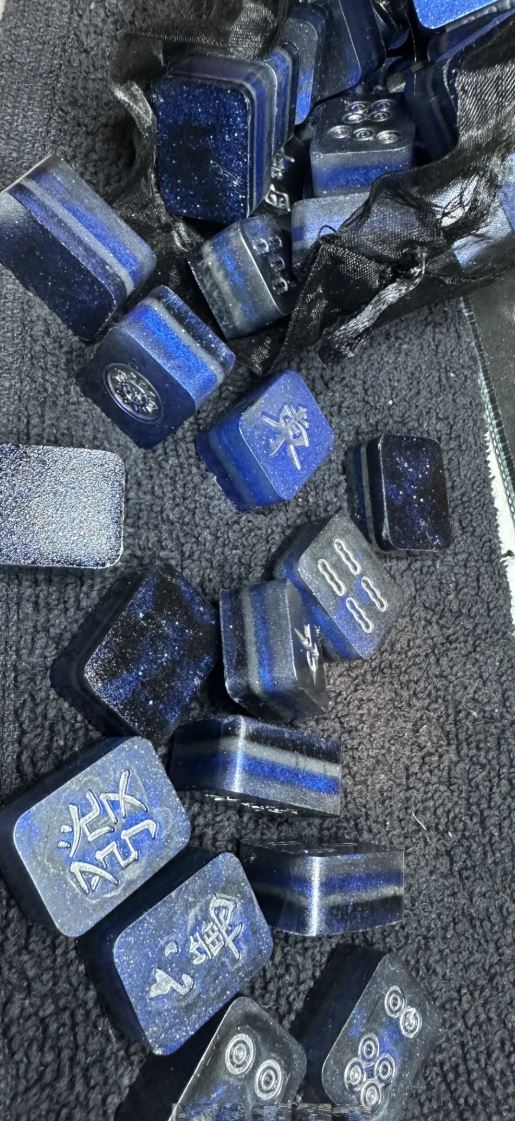 Travel Mahjong Set 70 Pieces- Stormy Night